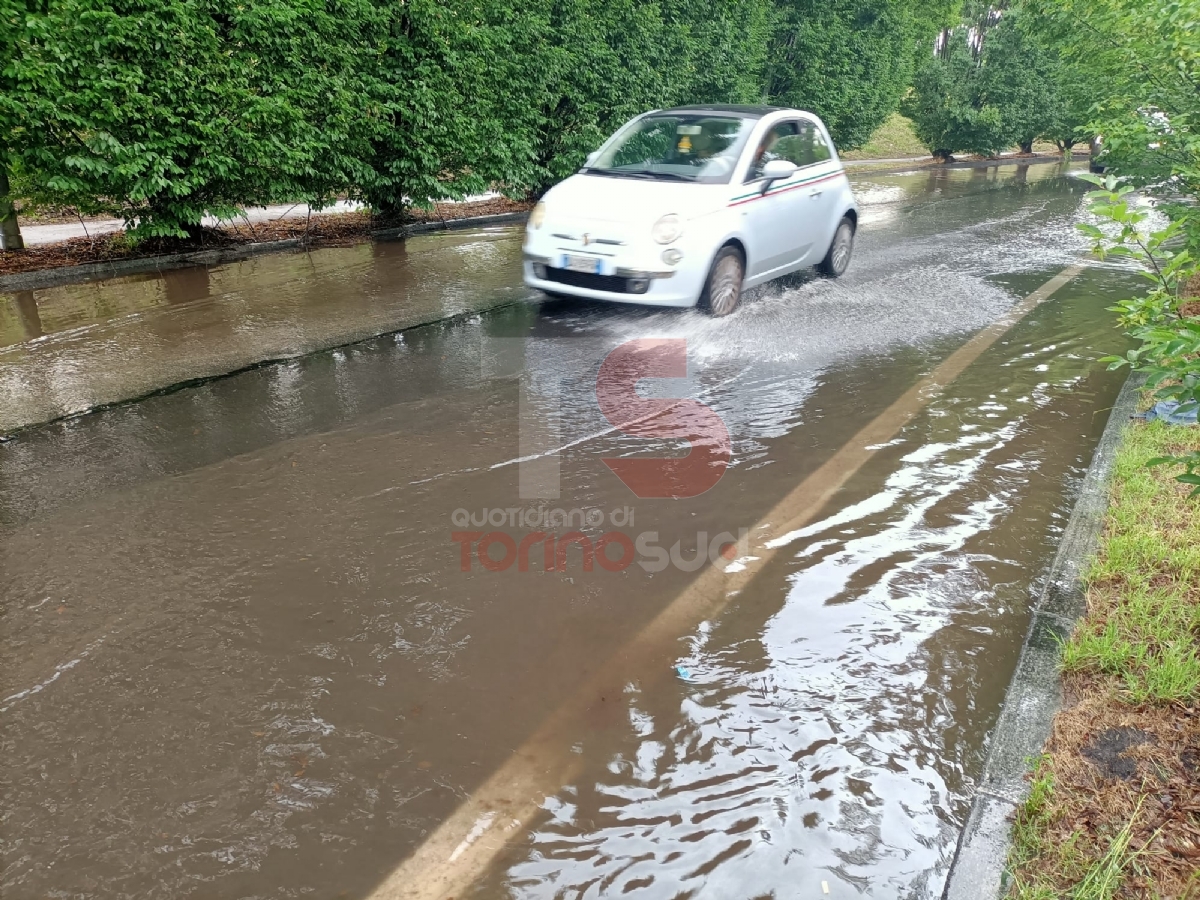 MALTEMPO - Bomba d'acqua nella notte in cintura sud: allagate porzioni di Vinovo e Nichelino. Danni anche a Moncalieri