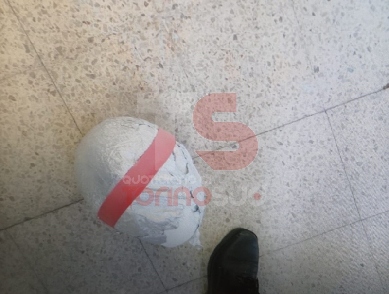 NICHELINO - Vandali in azione alla scuola Manzoni: indagano i carabinieri