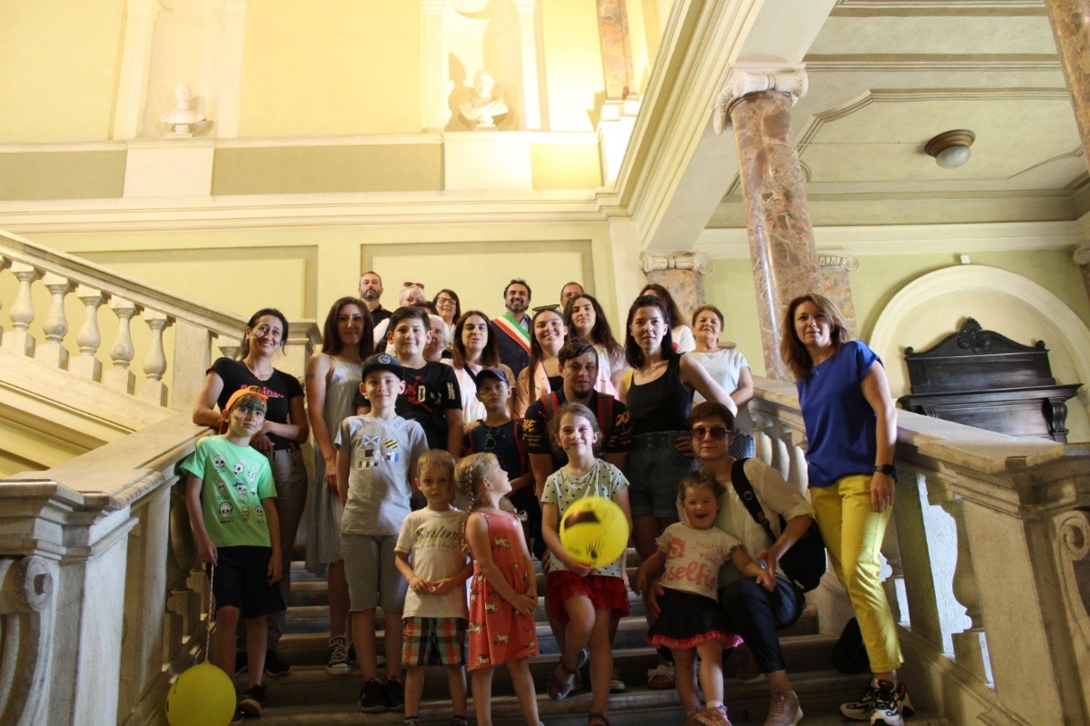 MONCALIERI - Le famiglie ucraine ospiti in città visitano il centro storico e il castello - FOTO
