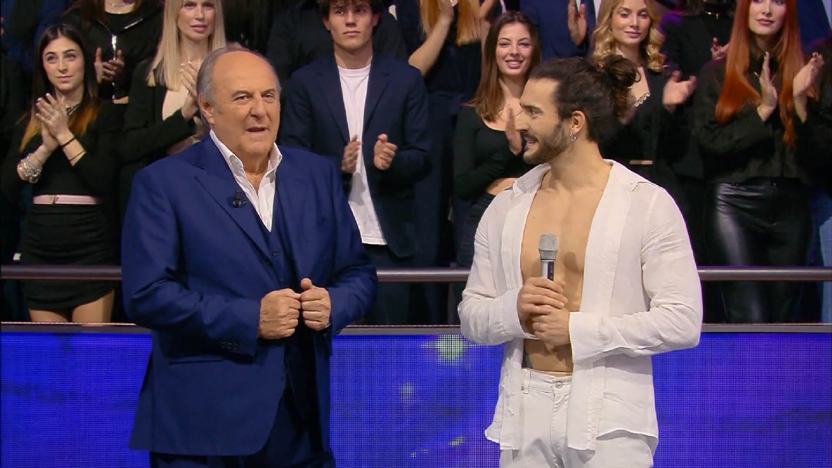 MONCALIERI - Il recordman del circo Andrea Cerrato batte se stesso e impone un nuovo primato su Canale5