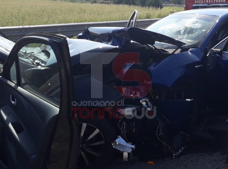 TRAGEDIA A TROFARELLO - Muore ad appena 32 anni nell'incidente stradale: in prognosi riservata un'altra ragazza - FOTO