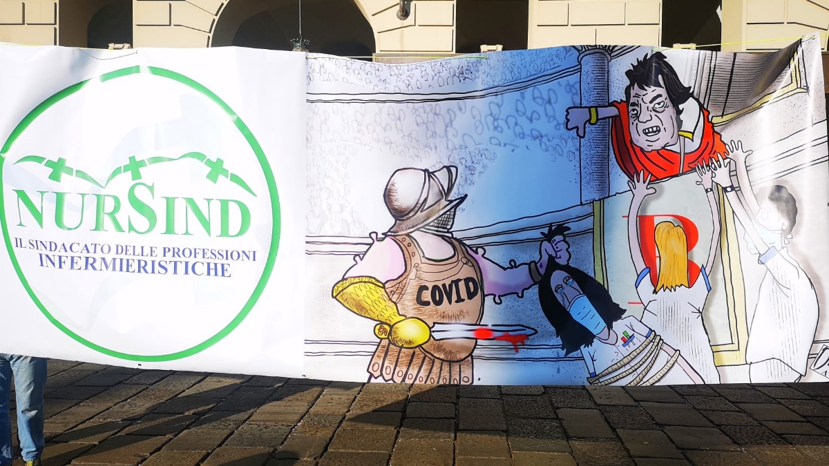 SANITA' - Infermieri in piazza: «Spremuti e ignorati da tutti» - FOTO