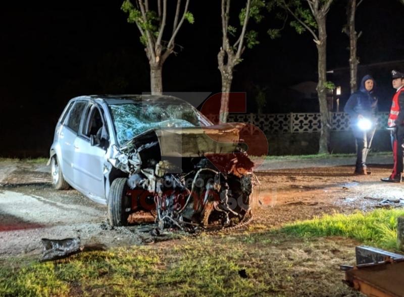 PIOSSASCO - Incidente mortale: auto si ribalta nel canale, vittima un ragazzo - FOTO