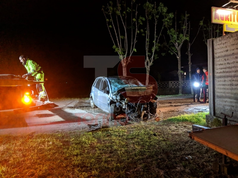 TRAGEDIA A PIOSSASCO - Muore a soli 27 anni ribaltandosi con l'auto lungo la provinciale - FOTO