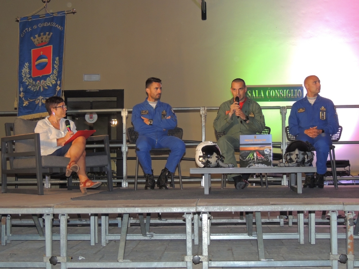 ORBASSANO - I piloti delle Frecce Tricolori ospiti nel nuovo Palazzo Comunale - FOTO