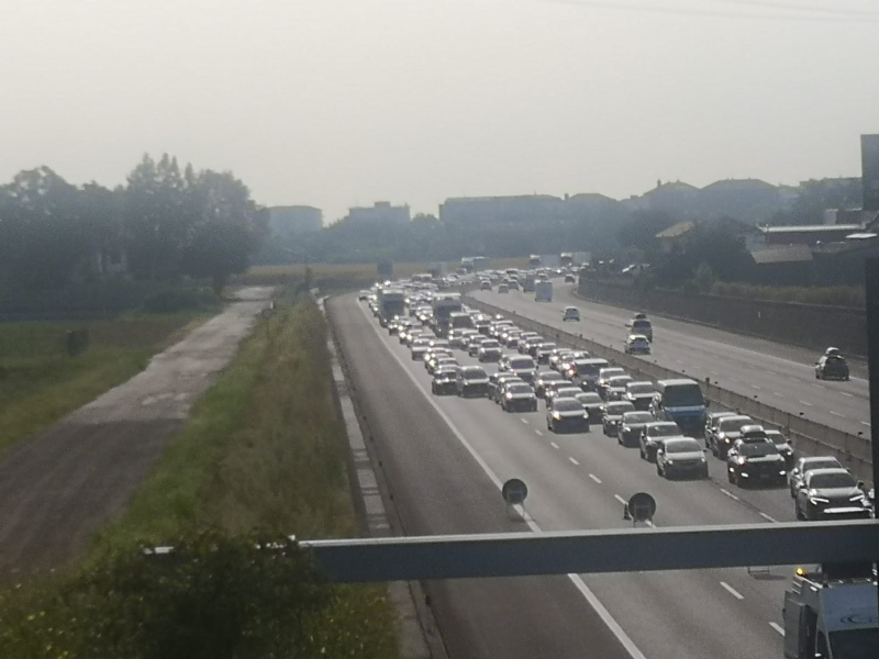 INCIDENTE SULLA TANGENZIALE - Scontro tra due camion al Sito, caos e code chilometriche - FOTO