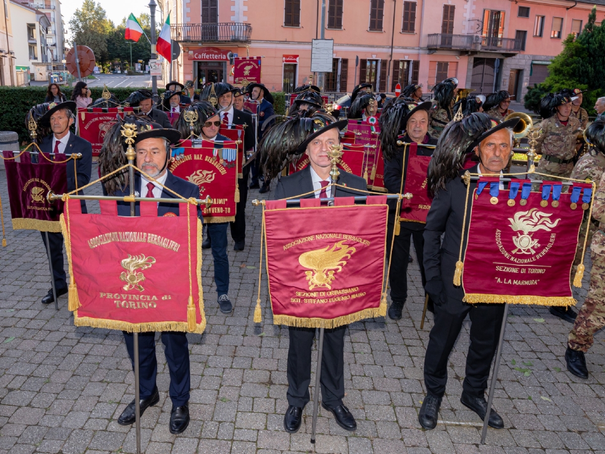ORBASSANO - Oltre 500 fanti piumati per il raduno regionale dei bersaglieri - FOTO