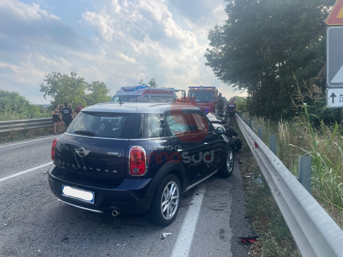 CARMAGNOLA - Terribile incidente: cinque feriti, due gravi. Anche una bimba coinvolta - FOTO