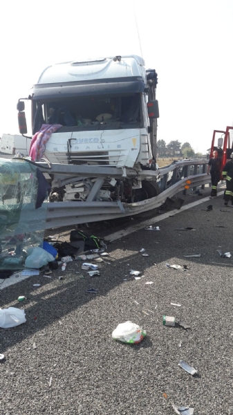 CANDIOLO - Grave incidente sull'autostrada Torino-Pinerolo, camionista in condizioni critiche - LE FOTO -