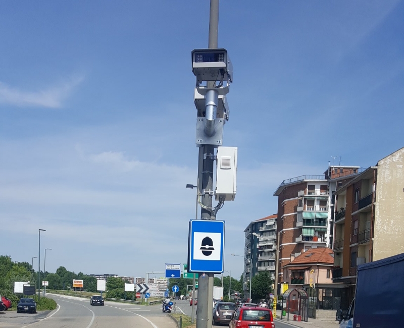 BEINASCO - Ecco gli occhi elettronici del velox che farà le multe in strada Torino