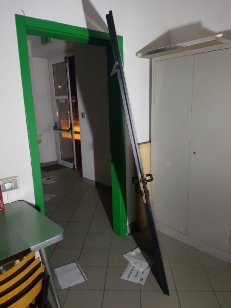 MONCALIERI - Tornano in azione i vandali al centro polifunzionale di Santa Maria