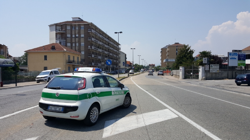 BEINASCO - Il collaudo del velox manda in tilt il traffico in strada Torino