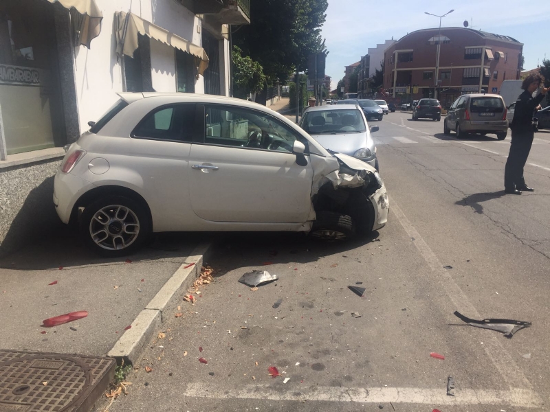 MONCALIERI - Grave incidente nella mattinata in strada Genova. Anziano in ospedale al Cto - LE FOTO -