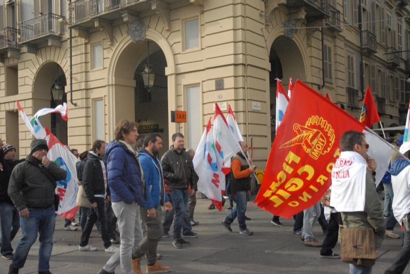 NICHELINO - Nel corteo dei lavoratori Embraco, anche il sindaco e l'assessore Verzola - LE FOTO -