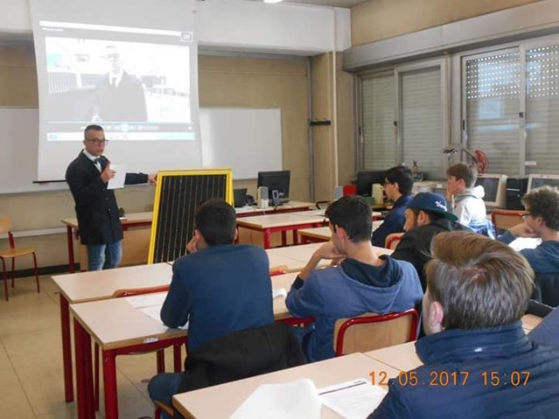 ORBASSANO - L'imprenditore Fischetto torna tra i banchi di scuola