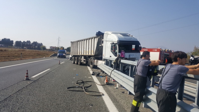CANDIOLO - Grave incidente sull'autostrada Torino-Pinerolo, camionista in condizioni critiche - LE FOTO -