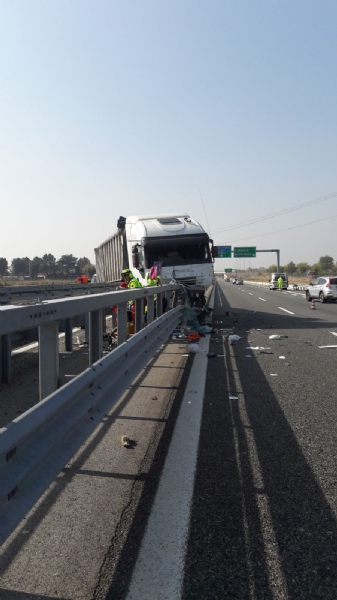 CANDIOLO - Grave incidente sull'autostrada Torino-Pinerolo, camionista in condizioni critiche - LE FOTO -