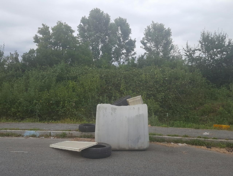 NICHELINO - Ancora abbandoni di rifiuti, in zona industriale Vernea nuova discarica