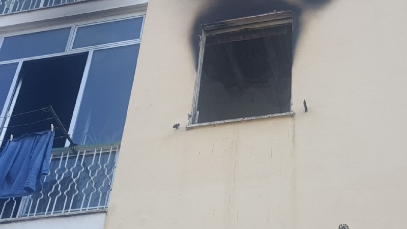ORBASSANO - Appartamento in fiamme in via Cavour, evacuato il palazzo - LE FOTO -
