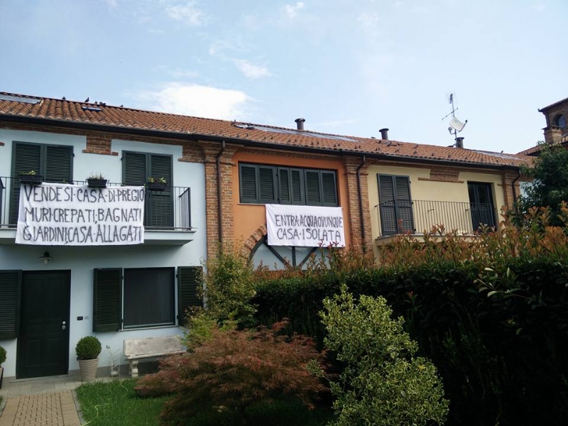 MONCALIERI - La protesta di un casolare a Tetti Piatti: «Raggirati ed alluvionati»