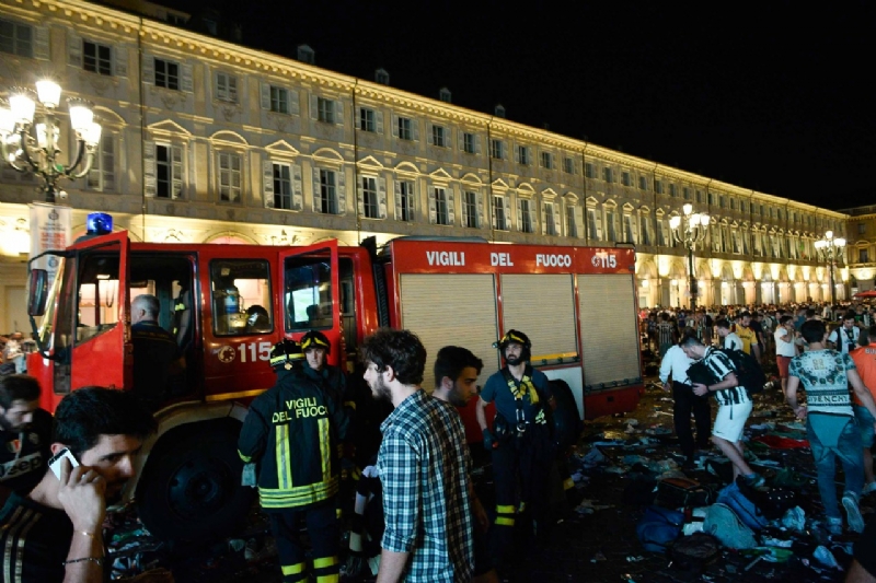 TERRORE IN PIAZZA SAN CARLO A TORINO NELLA NOTTE DI JUVE-REAL: 1100 FERITI, UN BAMBINO GRAVISSIMO