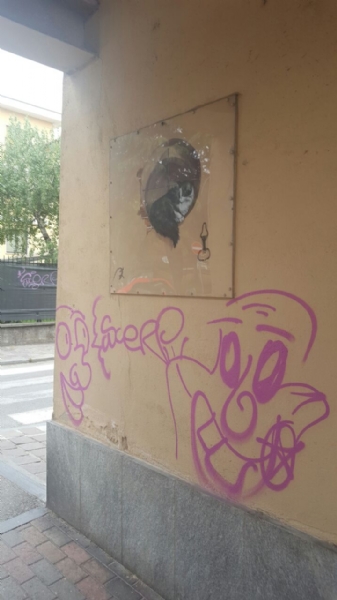NICHELINO - Vandalizzato l'arco di via Stupinigi, restaurato dai volontari