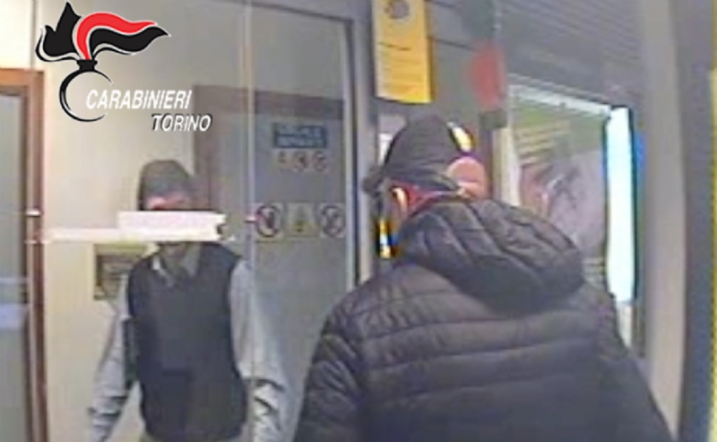 LOMBRIASCO - Arrestati i due banditi che avevano tentato di rapinare l'Intesa SanPaolo - FOTO e VIDEO