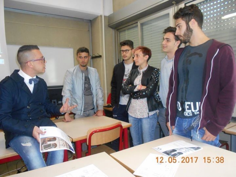 ORBASSANO - L'imprenditore Fischetto torna tra i banchi di scuola