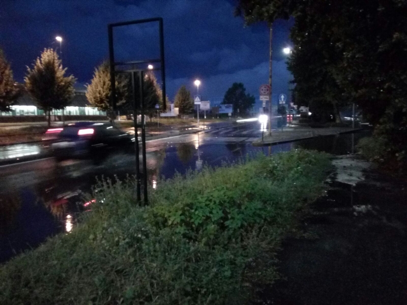 Tromba d'aria sul territorio: capannoni scoperchiati, auto fuori strada e strade allagate  - VIDEO E FOTO -