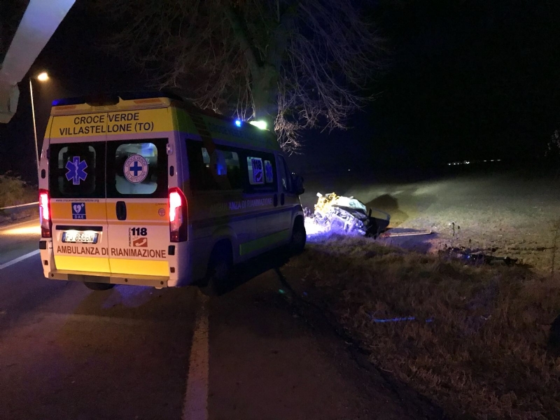 CARMAGNOLA - Ennesimo schianto sulla 393: muore un carmagnolese di 37 anni