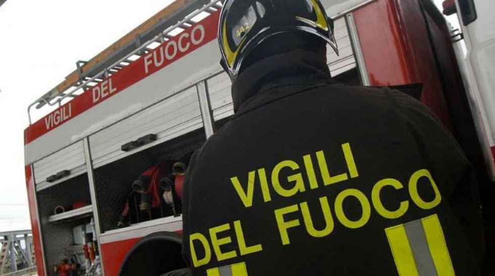 BEINASCO - Contadino dà fuoco a sterpaglie, ma rischia di scatenare un vasto incendio