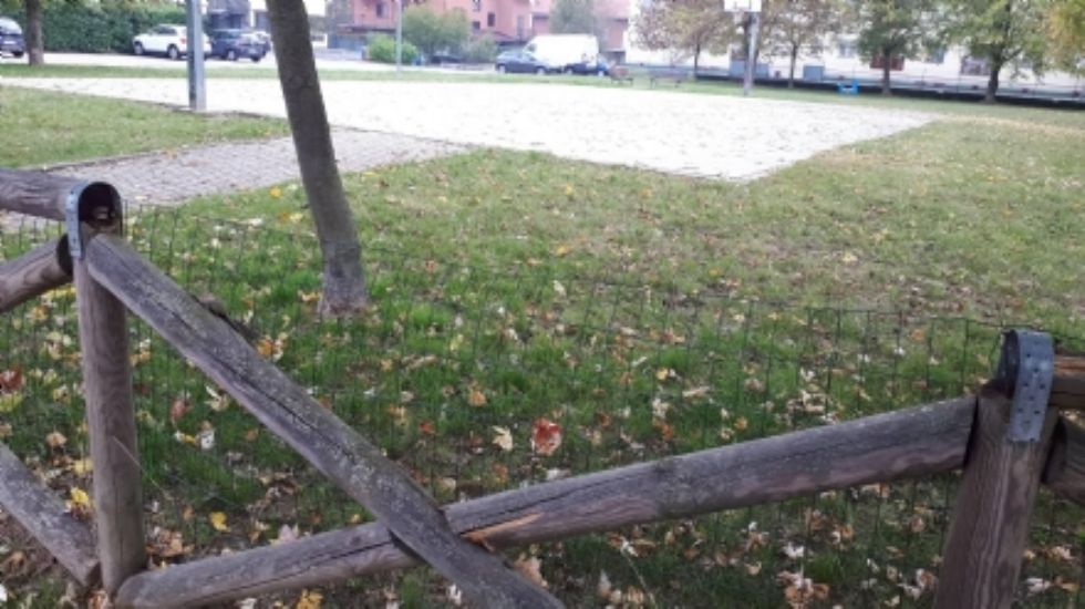 TROFARELLO - Preso a schiaffi nel parco da uno sconosciuto che poi fugge