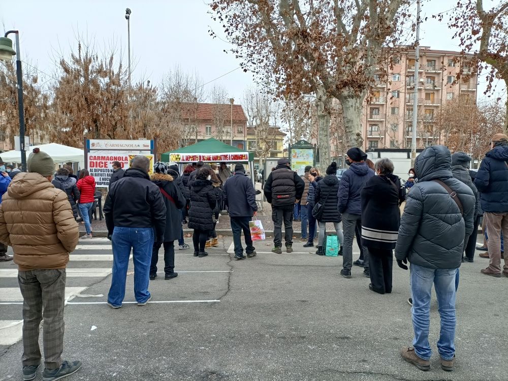 CARMAGNOLA - Risposta compatta del territorio all'ipotesi nucleare: 1300 firme raccolte in 4 ore