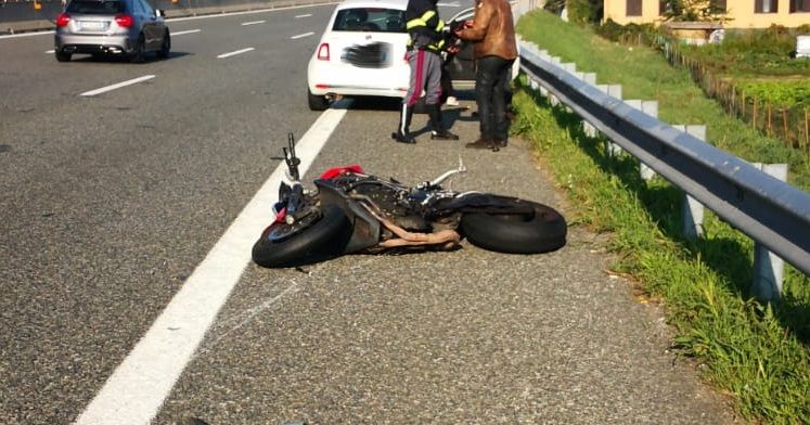 MONCALIERI - Incidente sul raccordo tangenziale: un ferito