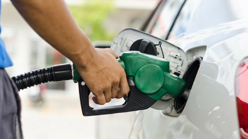 BEINASCO - Si ferma per fare benzina ma gli rubano i soldi dall'automatico