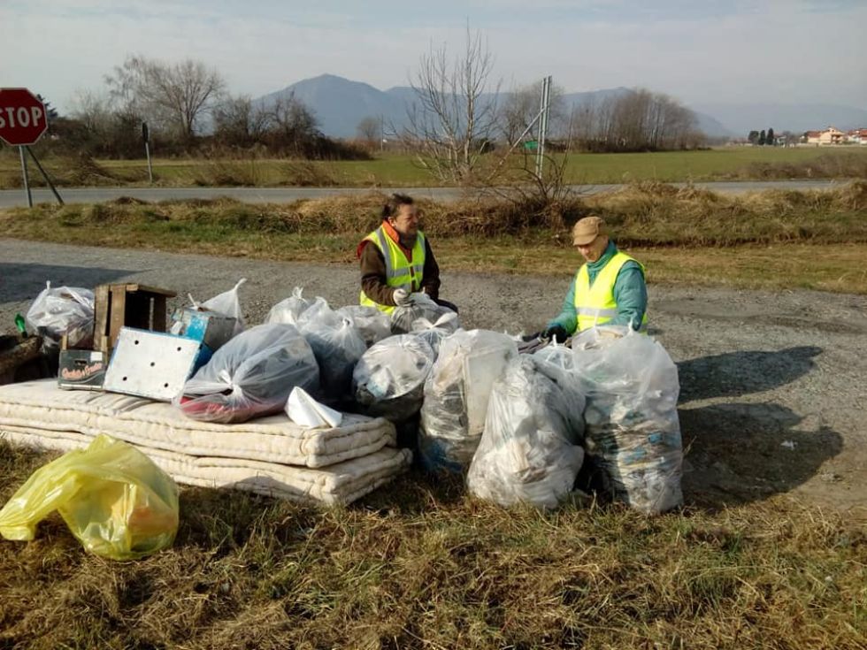 RIVALTA - Quintali di rifiuti recuperati dai volontari lungo le provinciali