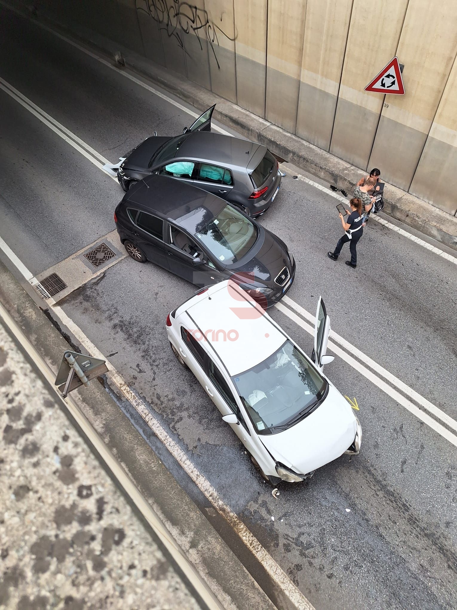 MONCALIERI - Incidente nel sottopasso di via Pastrengo, due feriti e ...