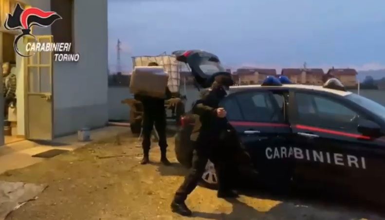 ORBASSANO - Aveva appeso volantini contro i parlamentari Cinque Stelle: denunciato