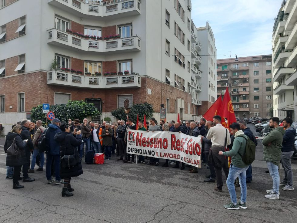 MONCALIERI - Crisi Alpitel, venti lavoratori si sono licenziati. Restano 80 esuberi