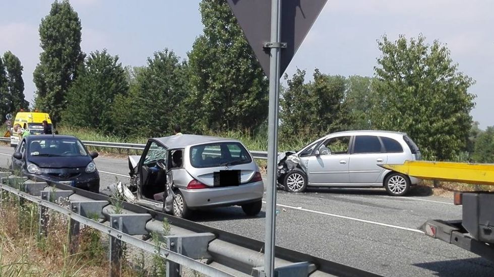 RIVALTA Incidente stradale a Pasta, tre feriti e disagi al traffico