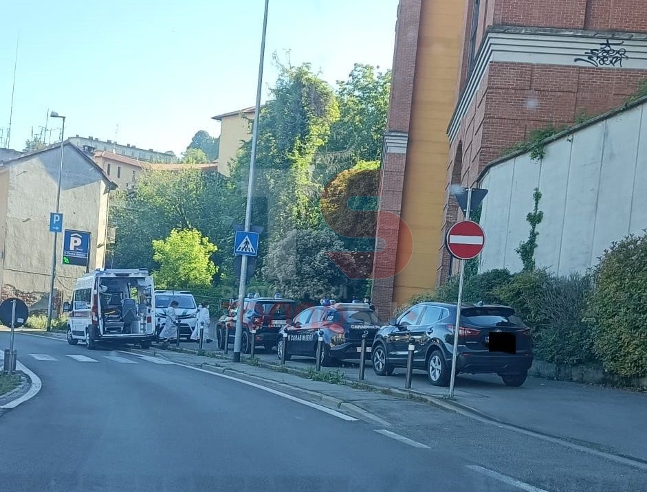 MONCALIERI - Tragedia al multipiano: un ragazzo si suicida buttandosi nel vuoto