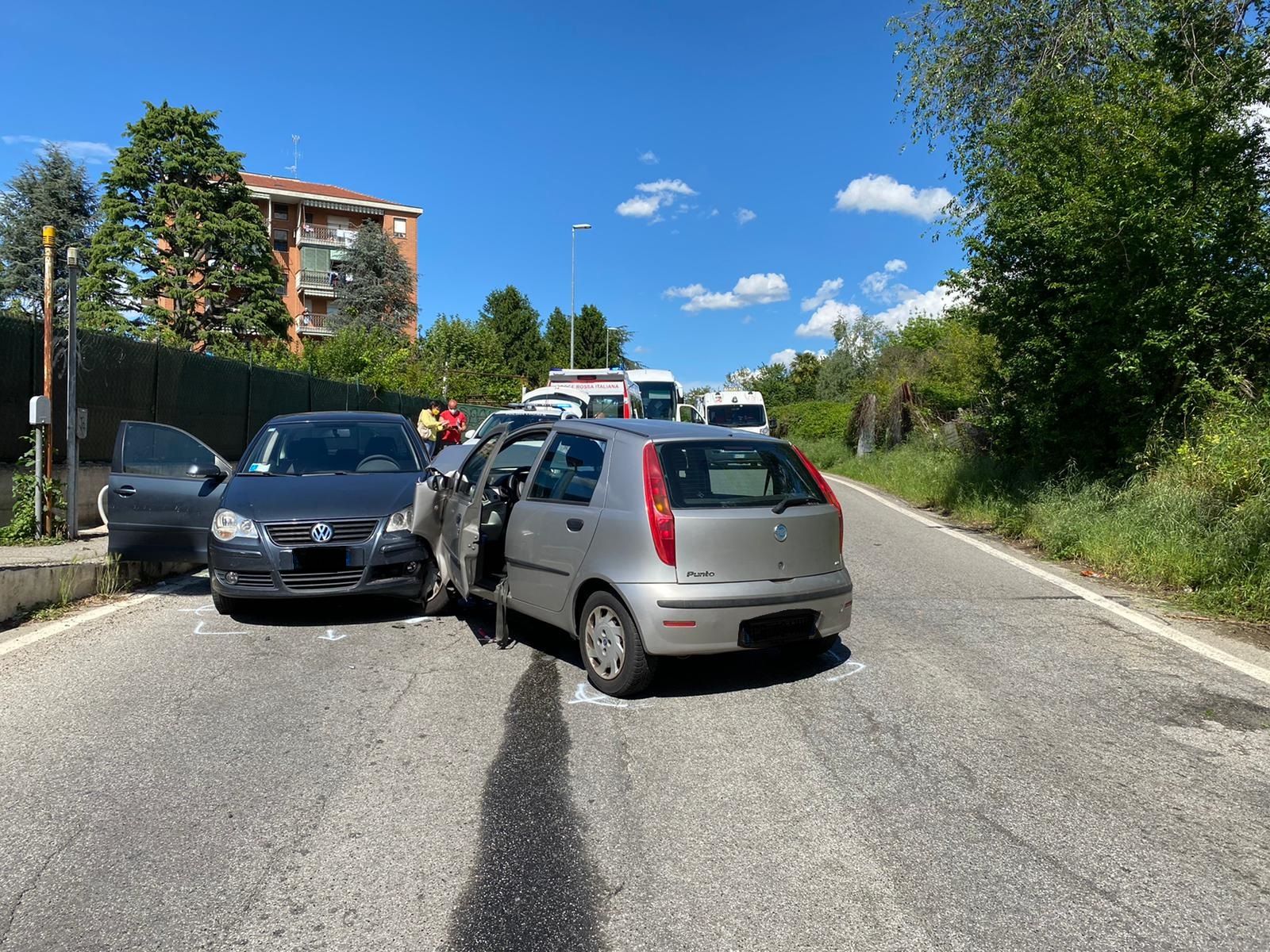 MONCALIERI - Incidente in strada Vivero: due feriti e caos sulla strada