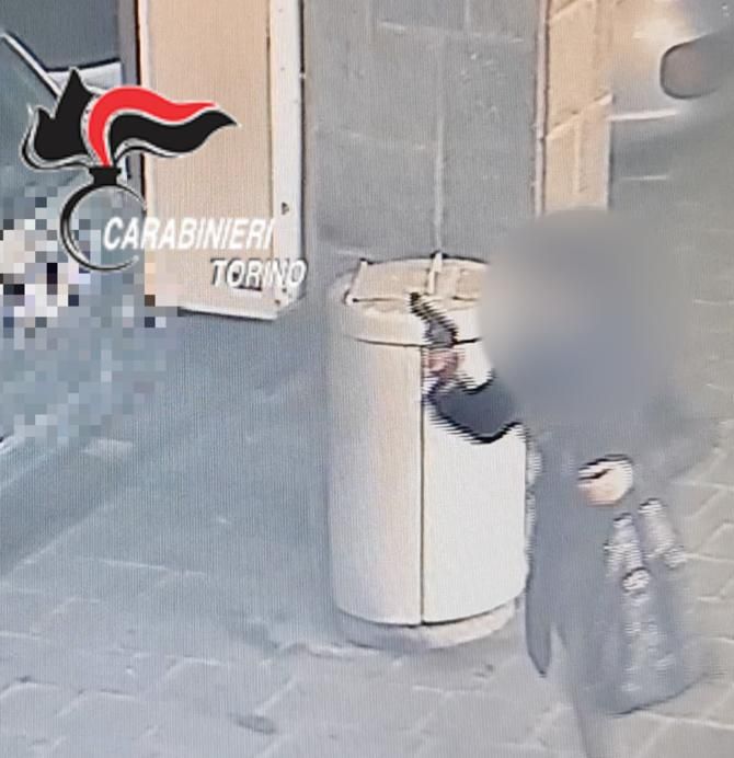 MONCALIERI - Entra in farmacia armata di una pistola (finta). Voleva degli ansiolitici: arrestata