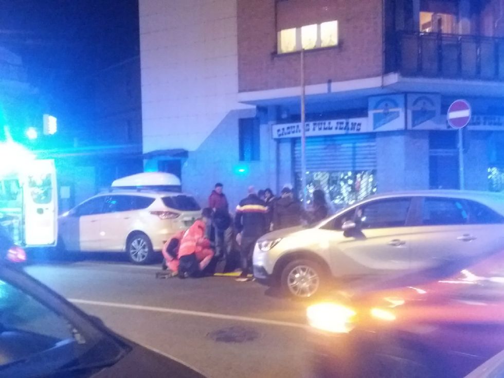 NICHELINO - Investita in via XXV Aprile: donna finisce in ospedale