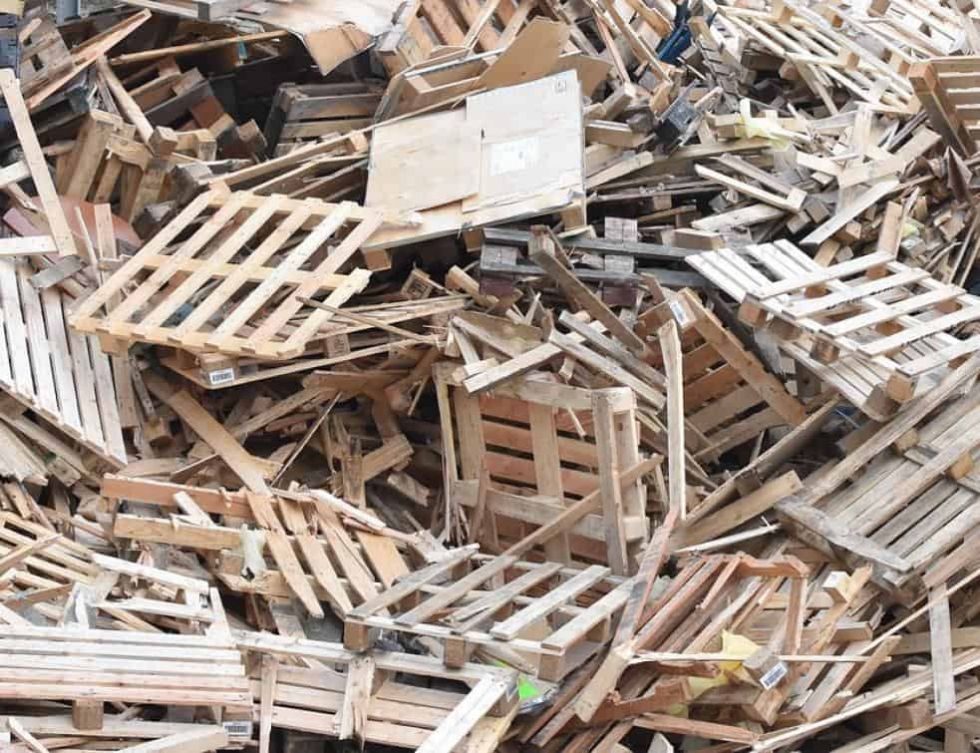 RIFIUTI - Impianto guasto: impossibile buttare il legno negli ecocentri