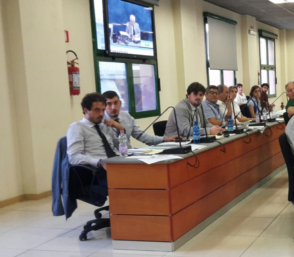 NICHELINO - Resta altissima la tensione politica. E il sindaco non revoca le deleghe ai consiglieri passati all'opposizione