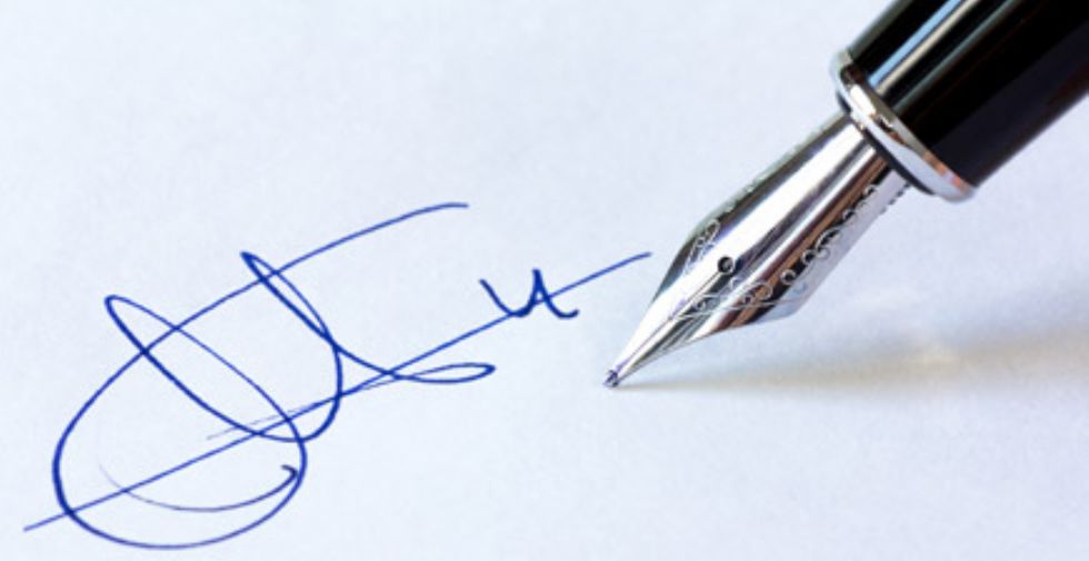 MONCALIERI - Avvocato 'furbetto' falsifica la firma della cliente: denunciato