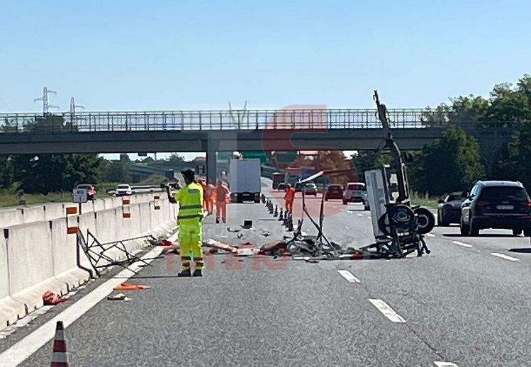TROFARELLO - Non si accorge del cantiere in tangenziale e lo travolge