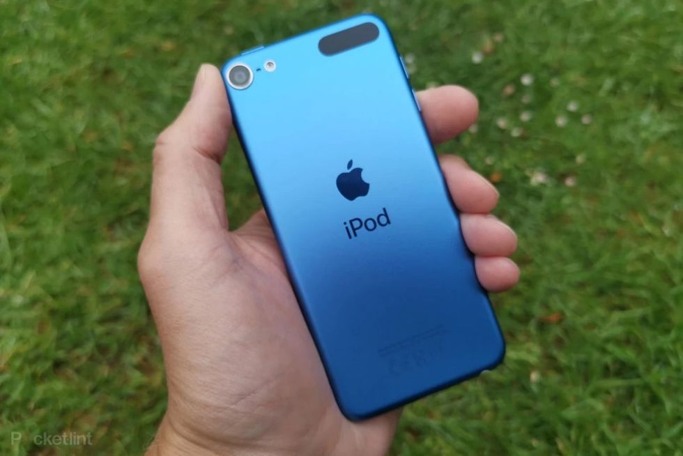 MONCALIERI - Ritrovati 4 telefonini e un I pod: tutto riconsegnato ai carabinieri