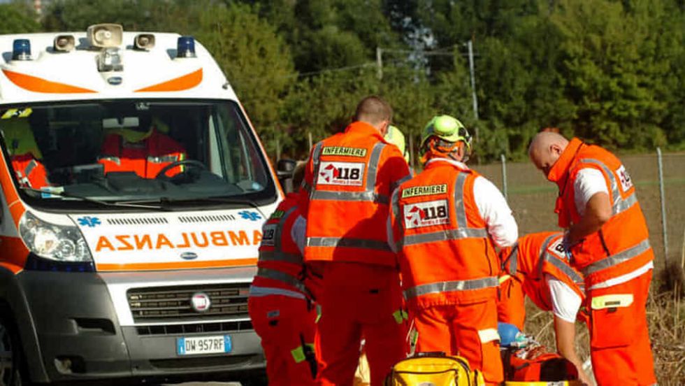 CANDIOLO - Maxi incidente in via Gramsci: un uomo si lesiona una vertebra